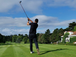 A información pública la rehabilitación de la casa club de Golf de Oyambre