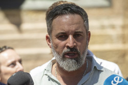 Abascal pide "militarizar permanentemente la frontera" de Ceuta ante la "invasi&oacute;n" de la que culpa a Marruecos y S&aacute;nchez