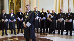 Alarma y escandaliza el ataque reiterado de S&aacute;nchez a la Justicia espa&ntilde;ola.  Por Carlos Magdalena&nbsp;
