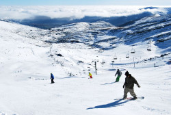 Alto Campoo estrena hoy la temporada con 7 kilómetros esquiables y tarifas reducidas