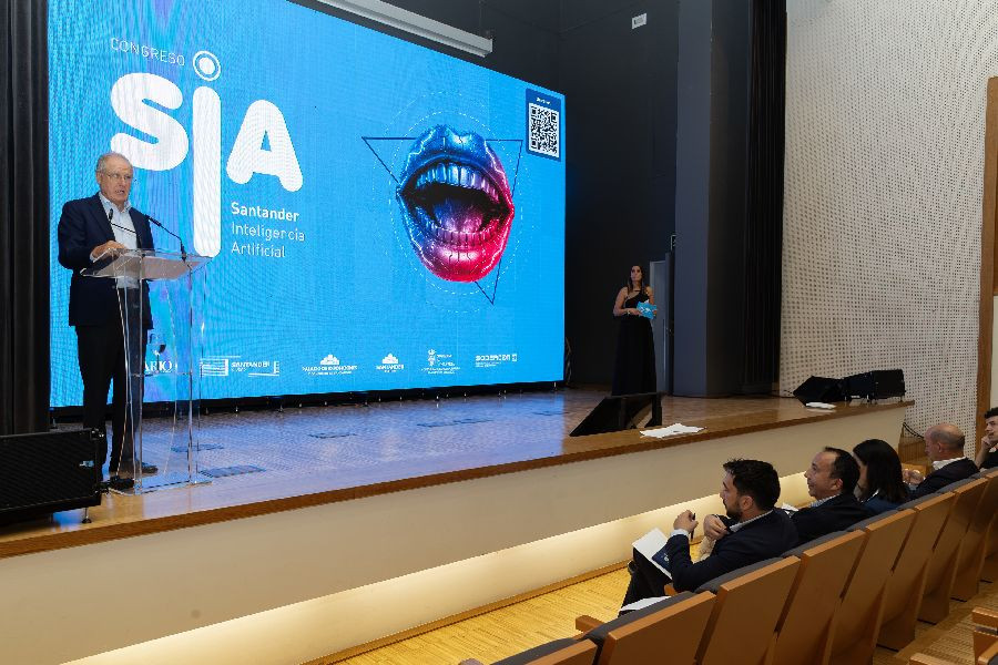 Arasti cree que Cantabria "tiene condiciones" para ser "protagonista" en la nueva econom&iacute;a digital