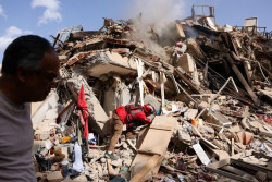 Aumentan a 1000 los muertos por los terremotos en Venezuela