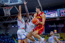 AV. La selecci&oacute;n espa&ntilde;ola cae 67-63 ante Italia y se complica su futuro en el Eurobasket