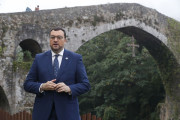 Barb&oacute;n reivindica el autogobierno y reclama acuerdos en torno a la vivienda, el peaje o la financiaci&oacute;n