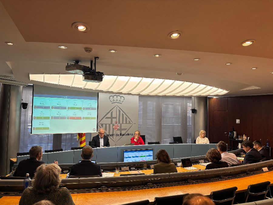 Barcelona aprueba subir un 150% el IBI a los titulares de cuatro o m&aacute;s licencias de pisos tur&iacute;sticos