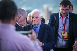 Borrell deplora el `plan` de Ruf&iacute;an y ve "catastr&oacute;fico" un Gobierno dependiente de las "izquierdas soberanistas"