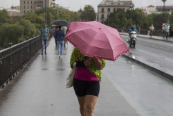 Calor, lluvia y tormentas ponen hoy en aviso a m&aacute;s de la mitad de Espa&ntilde;a, con m&aacute;ximas de 39&ordm;C en el sur peninsular