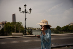Calor, olas y viento ponen ma&ntilde;ana en aviso a 9 CCAA y los cielos estar&aacute;n cubiertos en el Cant&aacute;brico