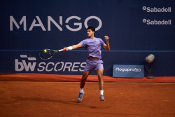 Carlos Alcaraz gana con autoridad al argentino Sebasti&aacute;n B&aacute;ez en su debut en Montecarlo