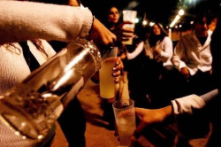 Casi el 19% de la poblaci&oacute;n de 15 a 64 a&ntilde;os bebe alcohol por encima del riesgo bajo y el 5% tiene un consumo de riesgo