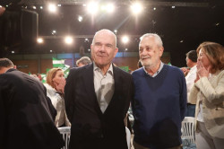 Chaves, Gri&ntilde;&aacute;n y Carmen Romero asisten al mitin de cierre del PSOE-A con Pedro S&aacute;nchez y Mar&iacute;a Jes&uacute;s Montero