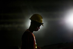 China guarda tres minutos de silencio nacional en memoria de los fallecidos por el coronavirus