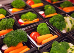 Comer m&aacute;s alimentos vegetales reduce el riesgo de enfermedad card&iacute;aca en adultos j&oacute;venes y mujeres posmenop&aacute;usicas