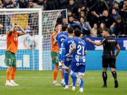 (Cr&oacute;nica) Un pol&eacute;mico penalti acerca la salvaci&oacute;n del Alav&eacute;s y manda a Segunda a Las Palmas
