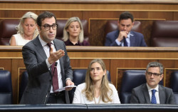 Cuerpo expresa su indignaci&oacute;n y rabia ante los casos de corrupci&oacute;n y el PP dice que el Gobierno no para de mentir