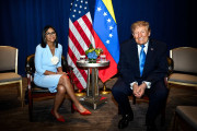Delcy Rodr&iacute;guez celebra un "hist&oacute;rico" encuentro con Trump a puerta cerrada en Nueva York, imaginamos para repartirse el petr&oacute;leo de Venezuela