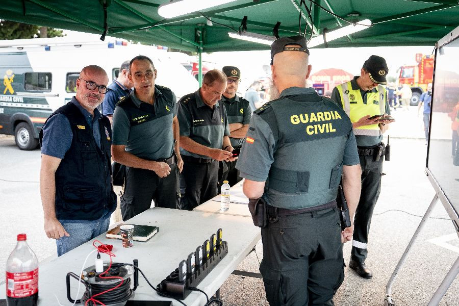 Desplegados m&aacute;s de 2.700 efectivos y 426 medios terrestres del Gobierno en el incendio de Madrid y &Aacute;vila
