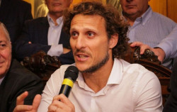 Diego Forl&aacute;n: "Cuando te toca estar en un equipo tan grande como el Real Madrid, todo se vuelve muy cr&iacute;tico"