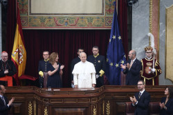 Diputados y senadores aplauden durante siete minutos el discurso del Papa en el Congreso