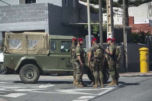 Doce marroquies detenidos tras apedrear y herir a cuatro militares en el barrio ceut&iacute; de Benz&uacute;
