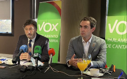 Dos diputados de Vox denuncian a la Polic&iacute;a la grabaci&oacute;n de conversaciones de su partido en el Parlamento