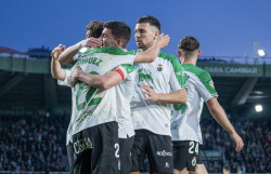 Duelo por el liderato entre Elche y Racing de Santander, con muchos perseguidores atentos