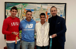 El alcalde de Torrelavega recibe al campe&oacute;n de Espa&ntilde;a Sub-23 de 1.500 en pista cubierta, Mohamed Attaoui