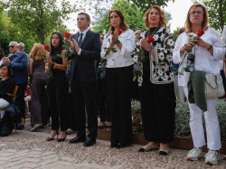 El alcalde homenajea a las v&iacute;ctimas del accidente ferroviario de Adamuz tras 111 d&iacute;as del suceso