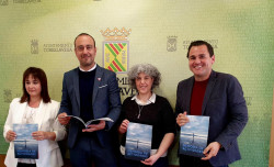 El alcalde, Javier L&oacute;pez Estrada; acompa&ntilde;ado &nbsp;por el gerente y la trabajadora social de AMAT: Alberto Marchante y Arancha Casta&ntilde;&oacute;n; han presentado la Memoria de esta entidad durante 2022.