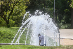 El calor de pleno verano con temperaturas r&eacute;cord para mayo y noches tropicales se mantendr&aacute; hasta la pr&oacute;xima semana