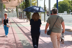 El calor, las lluvias y las tormentas pondr&aacute;n este lunes en aviso a diez comunidades aut&oacute;nomas