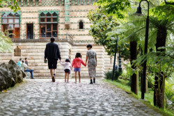 El Capricho de Gaud&iacute; celebra este domingo el `D&iacute;a en familia` con juegos para descubrir el edificio