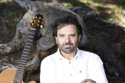 El ciclo `Encuentros` de Amigos de Torrelavega arranca este martes con una entrevista a Carlos Revuelta