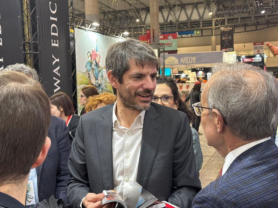 El comunista Urtasun celebra que España no participe en   Eurovisión ni que se retrasmita