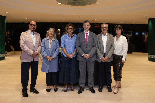 El consejero Mart&iacute;nez Abad destaca la "calidad y diversidad" de la nueva temporada del Palacio, que arranca con `La Traviata`