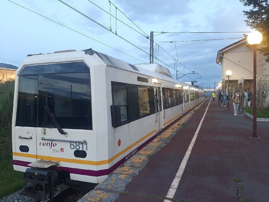 El contrato de los trenes de Cantabria y Asturias `que no cab&iacute;an por los t&uacute;neles` supuso un sobrecoste de 20 millones
