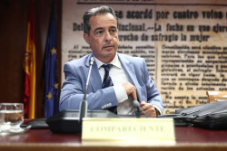 El excomisario de Barajas que recibi&oacute; las maletas de Delcy y que fue ascendido lo niega todo
