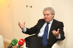 El exministro C&eacute;sar Antonio Molina niega haber recibido regalos y cree que apoyar el sanchismo es una "herej&iacute;a"
