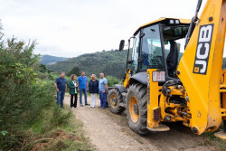 El Gobierno de Cantabria se compromete a adecuar las infraestructuras agrarias para dinamizar el medio rural