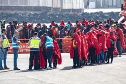 El Gobierno eleva de 14.142 a 17.081 el n&uacute;mero de plazas de las CCAA para acoger a menores migrantes, pero no se lleva ninguno a Moncloa 