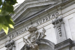 El Gobierno se&ntilde;ala que suspender la regularizaci&oacute;n afectar&iacute;a a los migrantes interesados y "al inter&eacute;s general"