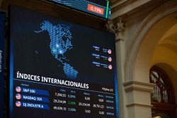 El Ibex 35 modera su avance en la media sesi&oacute;n (+1,28%) tras el acuerdo de paz en Oriente Pr&oacute;ximo