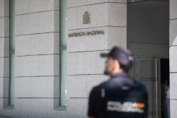 El juez deja en libertad al presunto cerebro financiero del `caso Plus Ultra` pero le proh&iacute;be salir de Espa&ntilde;a