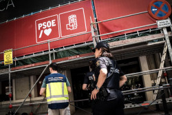 El juez ubica la "trama" para "desestabilizar" causas sobre el PSOE a partir del periodo de reflexi&oacute;n de S&aacute;nchez