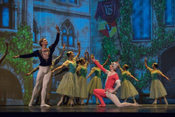 `El Lago de los Cisnes` llega el s&aacute;bado 3 de enero al Palacio de Festivales