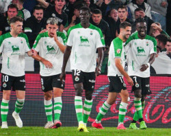 El líder Racing busca seguir imparable en Riazor y Zaragoza, Granada y Oviedo, aguantar el ritmo