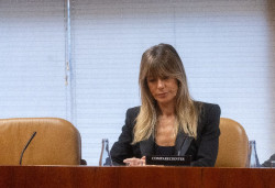 El Magistrado sustituto de Peinado  autoriza a Bego&ntilde;a G&oacute;mez, la esposa del presidente del Gobierno, Pedro S&aacute;nchez, a viajar a la graduaci&oacute;n de su hija a Londres,