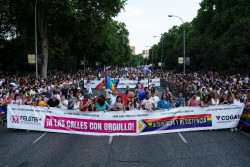 El Orgullo 2026 de Madrid re&uacute;ne a una multitudinaria marea arco&iacute;ris para clamar "disidencia y resistencia"