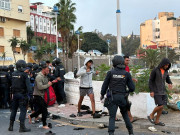 El PP califica de "caos absoluto" el traslado de los inmigrantes al Puerto de Ceuta y exige al Gobierno la dimisi&oacute;n