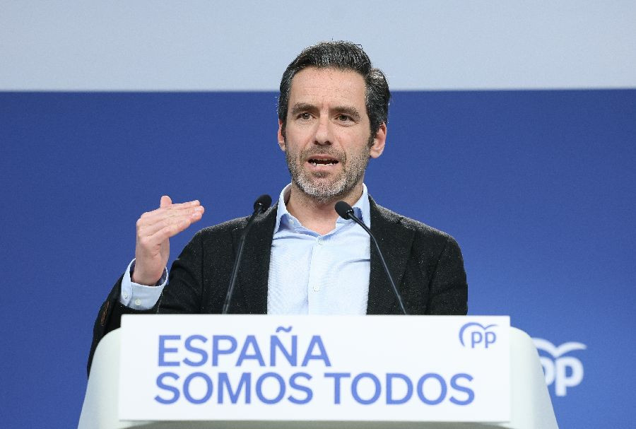 El PP dice que los art&iacute;culos de Rajoy son "sarc&aacute;sticos" y minimiza la pol&eacute;mica por sus palabras sobre selecci&oacute;n francesa